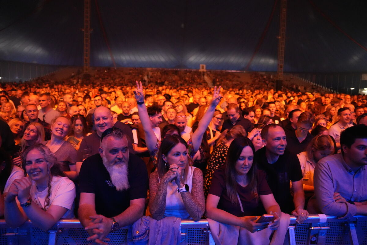 Fans moments before David Gray took to the stage. Picture by Noel Sweeney Fans moments before David Gray took to the stage. Picture by Noel Sweeney