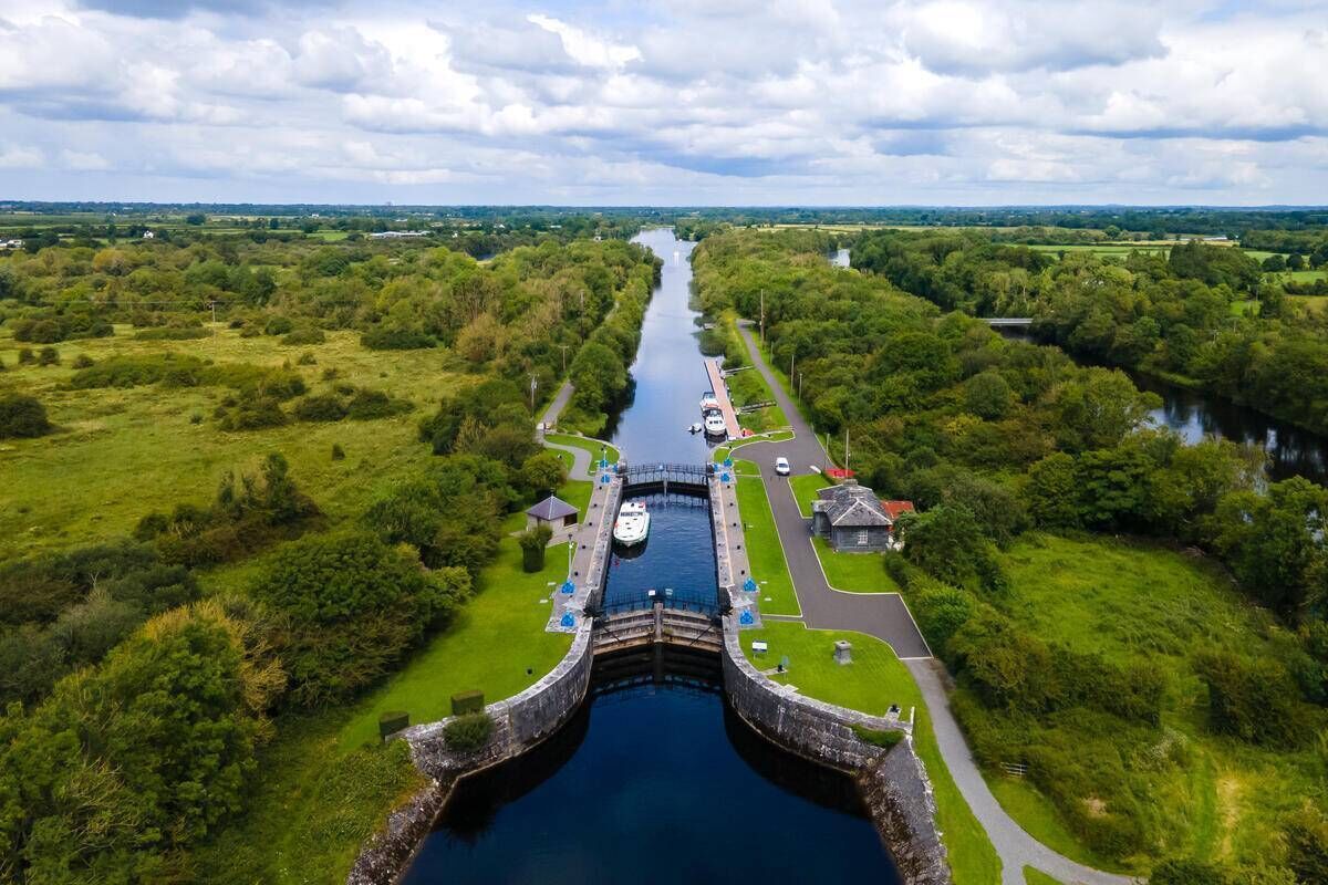 Meelick Weir Walkway, River Shannon, Co Galway, Co Offaly Meelick Weir Walkway, River Shannon, Co Galway, Co Offaly