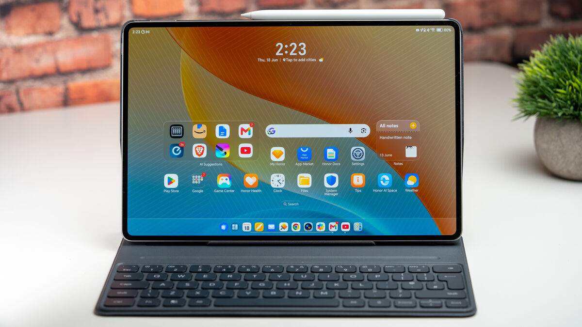 Thin 4mm bezels surround the large 12.3-inch OLED display for an immersive view. Picture: Noel Campion
