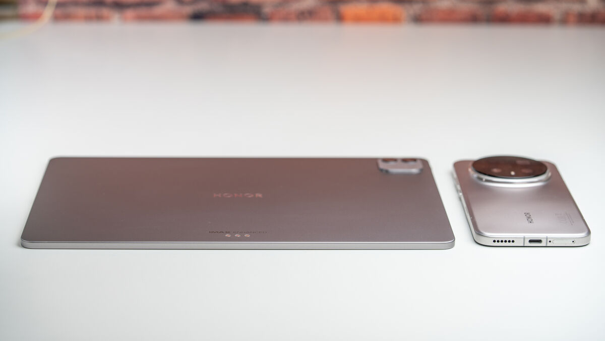The Snapdragon 8 Gen 5 chip and 12GB of RAM drive smooth multitasking, while the USB 3.1 port supports video output. Picture: Noel Campion