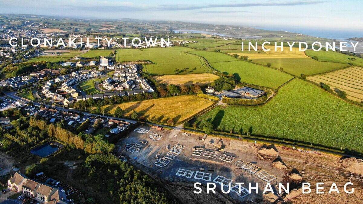 The new site for 246 homes (inc 177 houses, and 60 apts plus sheltered accommodation units) on the coastal side of Clonakilty/N71, near the Sruthán Beag development of 99 houses which is now almost completed by HB Clogheen Developments.