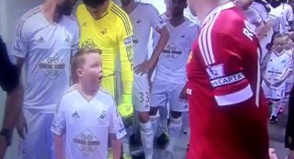 WATCH: This mascot couldn’t quite believe he was standing next to Wayne Rooney