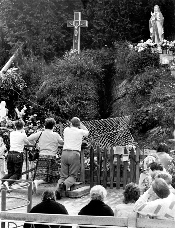 An Irish Examiner archive photo of people praying to the statue of Our Lady in Ballinspittle, Co Cork, in 1985. 