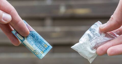 Drug dealer sells drugs for cash