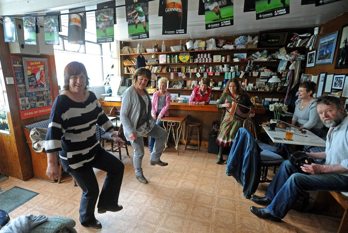 A lively music session at Levis’, the legendary pub in Ballydehob, featuring Frances O'Sullivan, Cloghroe; Stephanie Twomey, Kerry Pike; Aine Murphy, Kerry Pike; Joan O'Leary of Levis'; Cathy Cook, Ballydehob; Elizabeth Gibson, Eyeries, and Richard Miles, Ballydehob. Picture :Denis Minihane 