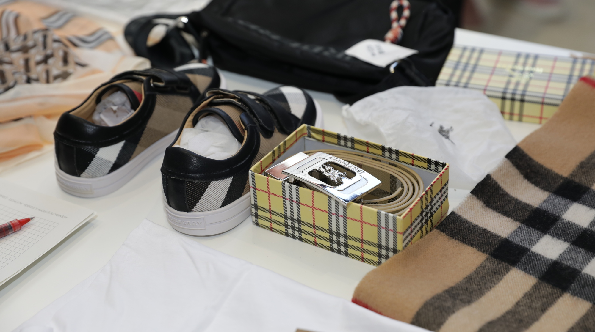 Around the globe, counterfeit items that mimic the appearance of genuine products have become widespread, fuelled by the expansion of e-commerce and the influence of social media. 