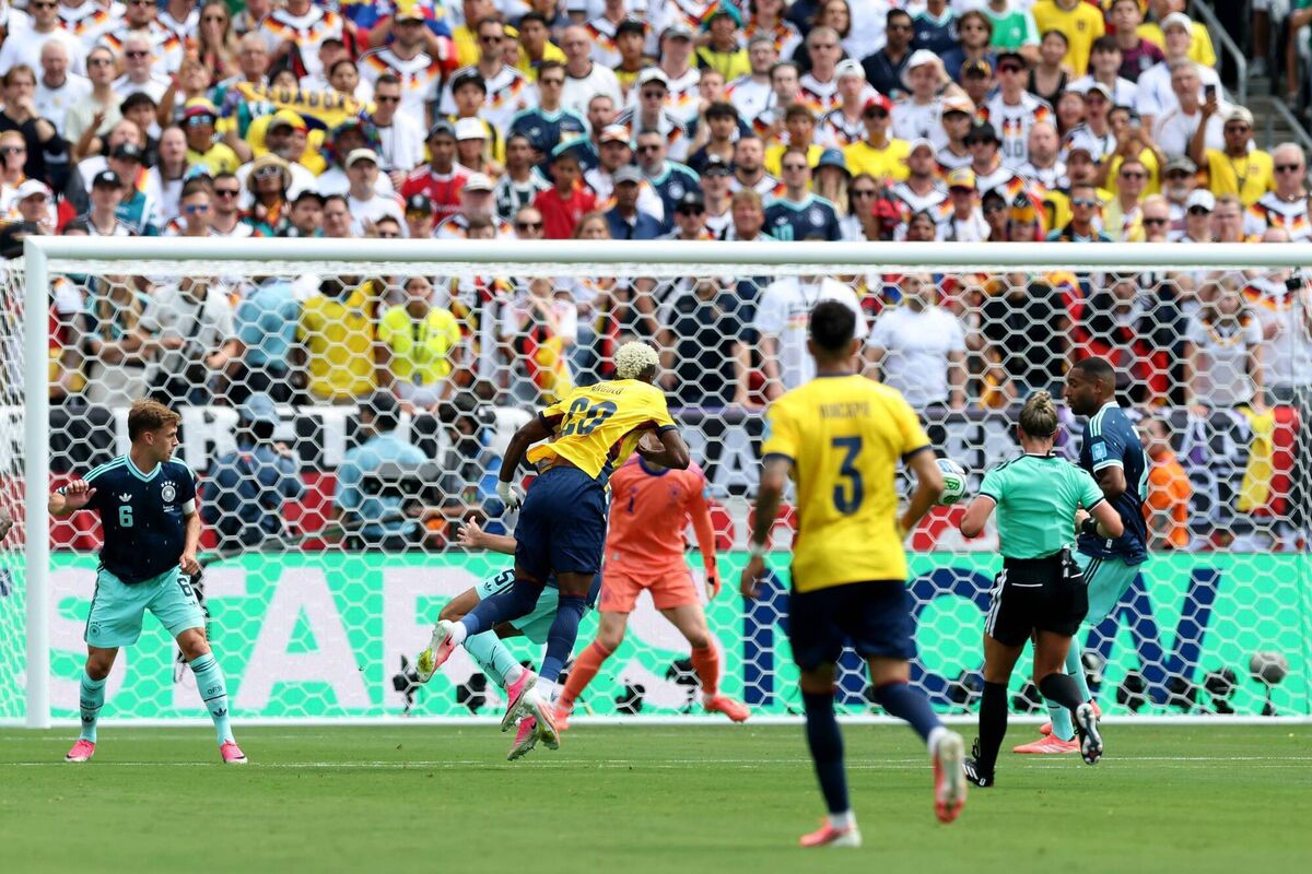 Nilson Angulo smashes one past Manuel Neuer. Picture: Alexander Hassenstein/Getty