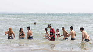 <p>People cooling off at the seaside on one of the hottest days of the year in Fountainstown, Co. Cork. Picture: David Creedon</p>