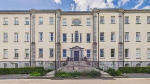 <p>9 Blackrock House, Blackrock</p>
