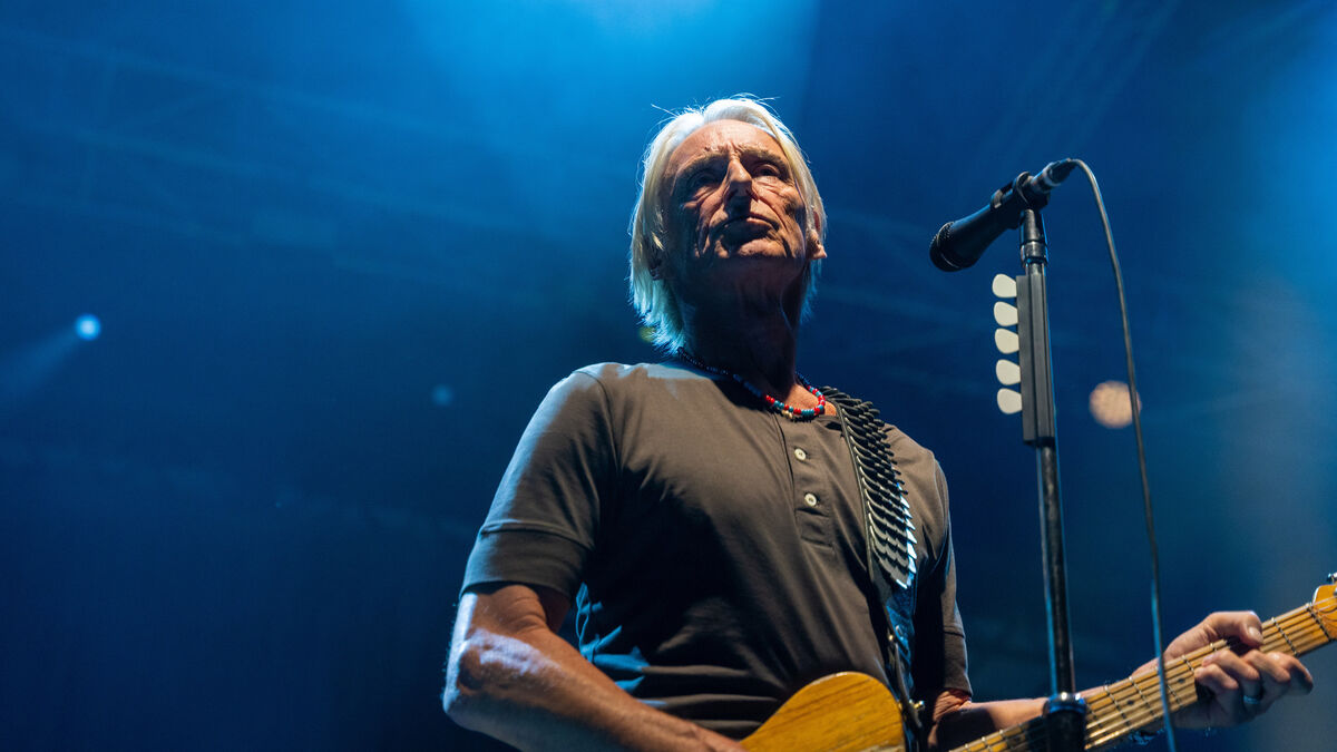 Paul Weller review: Modfather exudes cool in sweltering Marquee