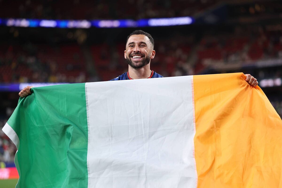 Roberto 'Pico' Lopes celebrates Cape Verde qualification with the flag of his birth nation Ireland. Picture: Francois Nel/Getty Roberto 'Pico' Lopes celebrates Cape Verde qualification with the flag of his birth nation Ireland. Picture: Francois Nel/Getty