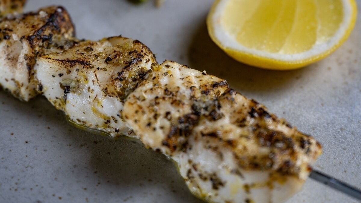 Monkfish skewers with radish and apple salad