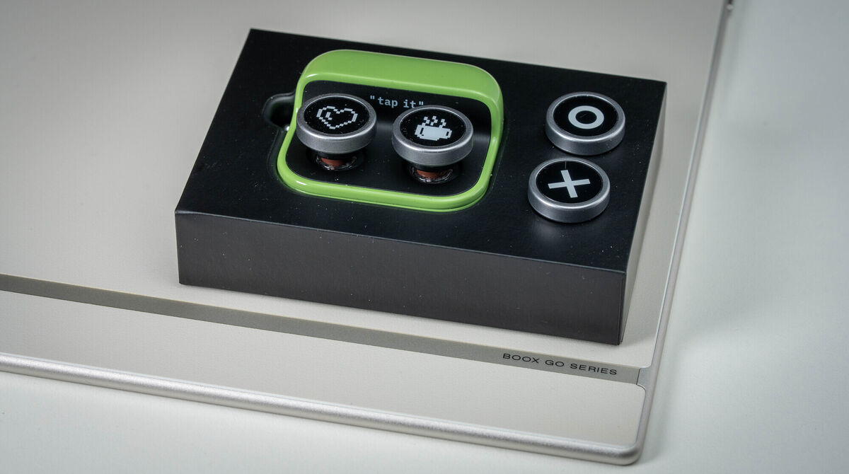 You can swap out the buttons or use the two extras included in the box. Noel Campion