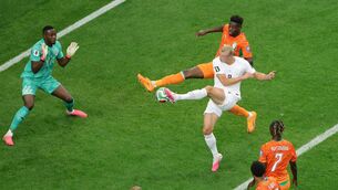 <p>ARLINGTON, TEXAS - JUNE 30: Erling Haaland #9 of Norway shoots and misses a chance against Ibrahim Sangare #18 of Cote d'Ivoire during the FIFA World Cup 2026 Round Of 32 match between Cote d'Ivoire and Norway at Dallas Stadium on June 30, 2026 in Arlington, Texas. (Photo by Alex Slitz/Getty Images)</p>