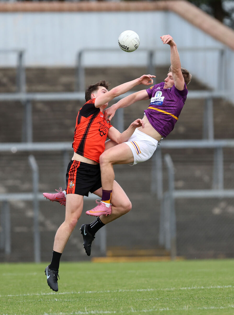 Ewan Murphy, Duhallow, battles for aerial possession with Matthew Sheehan, Carbery. Pic: Jim Coughlan. Ewan Murphy, Duhallow, battles for aerial possession with Matthew Sheehan, Carbery. Pic: Jim Coughlan.