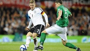 Bayern agree to sell Schweinsteiger to United