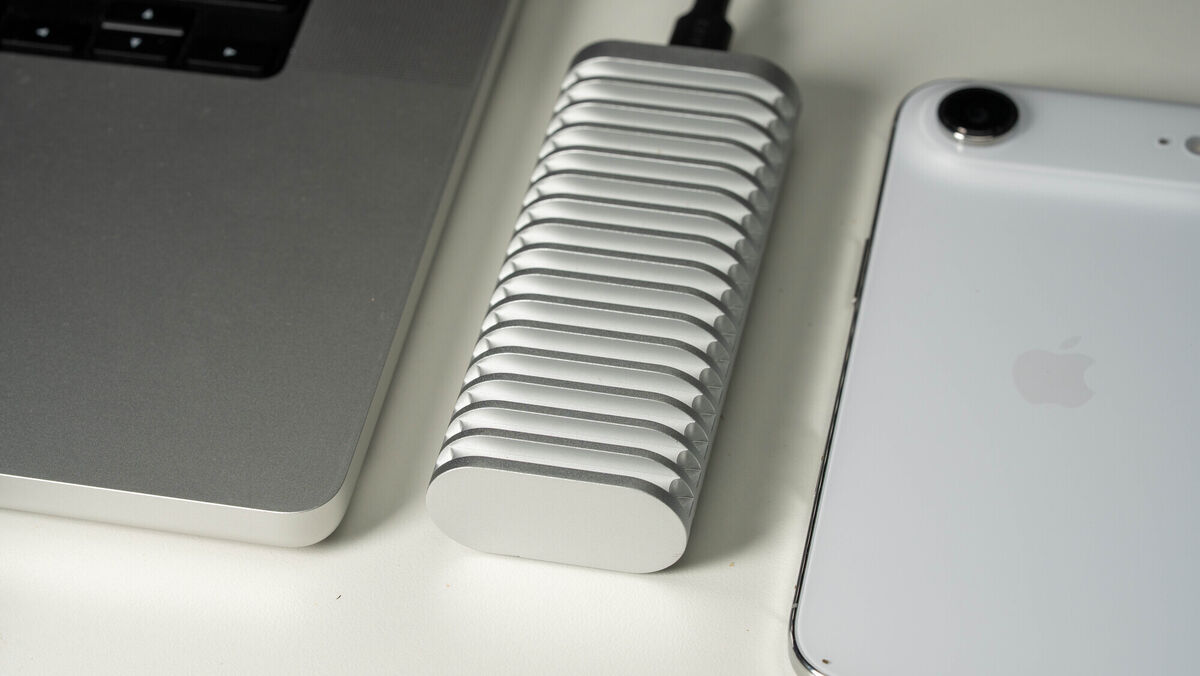 Performance tests show that the 10 Gbps SSD enclosure reaches near-maximum transfer speeds. Picture: Noel Campion Performance tests show that the 10 Gbps SSD enclosure reaches near-maximum transfer speeds. Picture: Noel Campion