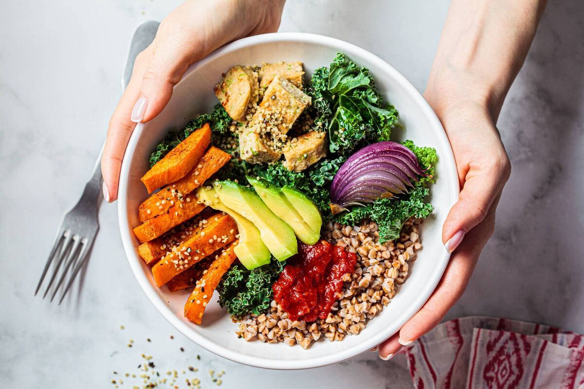 A healthy, balanced diet will minimise problems in your pelvic floor A healthy, balanced diet will minimise problems in your pelvic floor