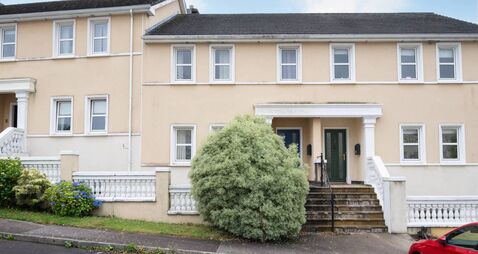 €345k Chandlers Rest has some ferry nice views and is commuter-friendly