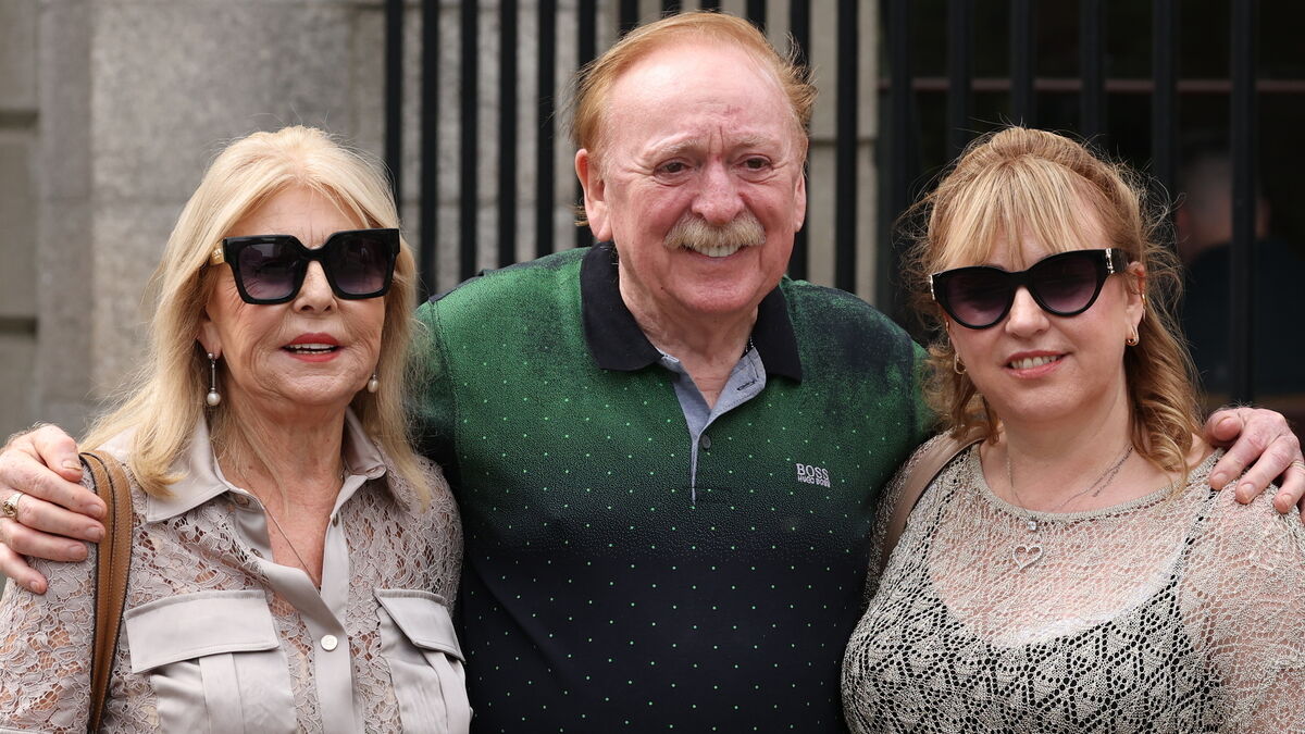 Wolfe Tones singer Brian Warfield settles 'Liveline' defamation action against RTÉ