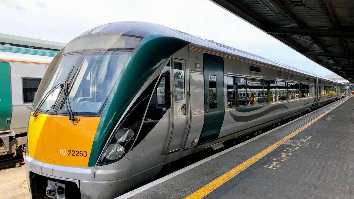 Irish Rail and Tipperary County Council in dispute over signal mast next to protected train station