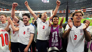 <p>England's Harry Kane (centre), Ollie Watkins (centre right), Nico O'Reilly (right) and Declan Rice celebrate after their win over Mexico on Sunday.</p>