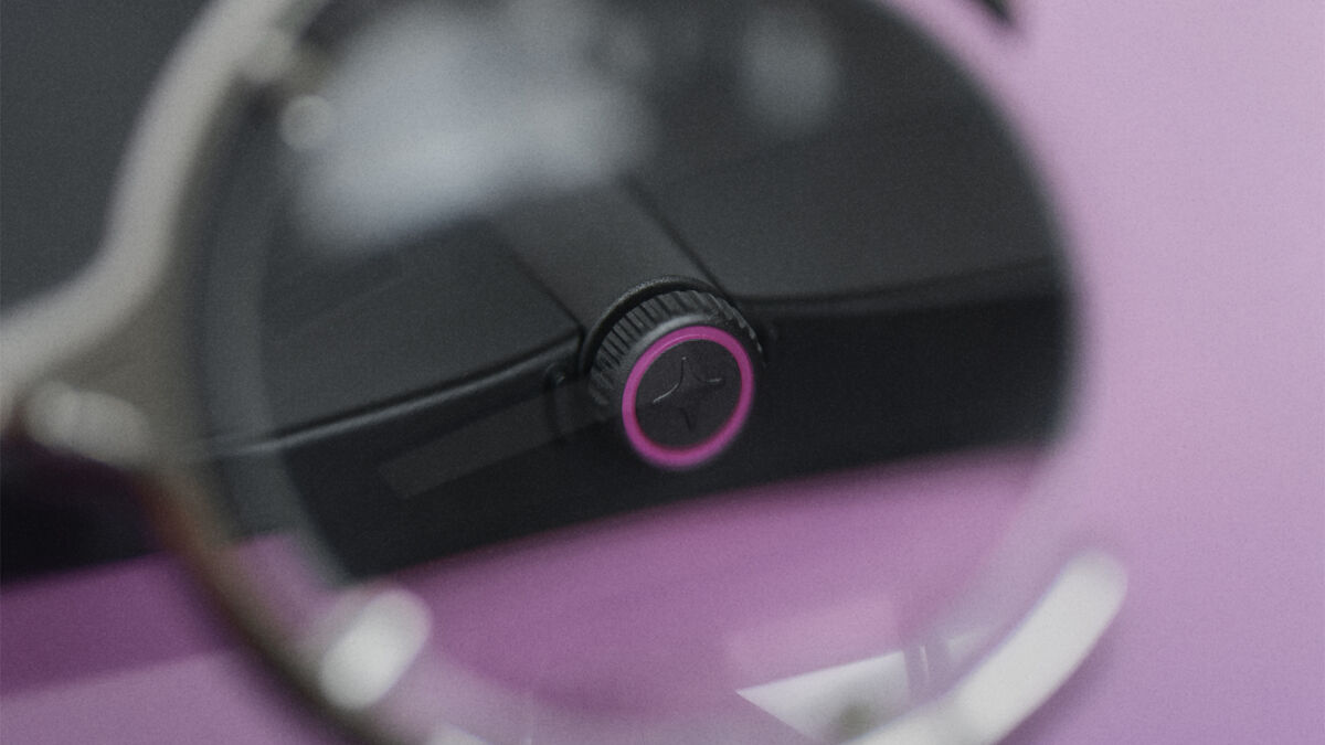 Using the ergonomic Smart Dial to navigate text with intuitive, tactile precision. Picture: DuRoBo Using the ergonomic Smart Dial to navigate text with intuitive, tactile precision. Picture: DuRoBo