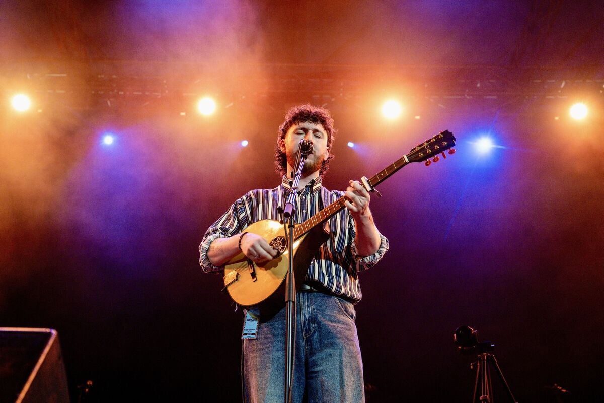 Support act Jamie McIntyre was also invited on stage to sing a duet with Tom Grennan. Picture: Chani Anderson Support act Jamie McIntyre was also invited on stage to sing a duet with Tom Grennan. Picture: Chani Anderson