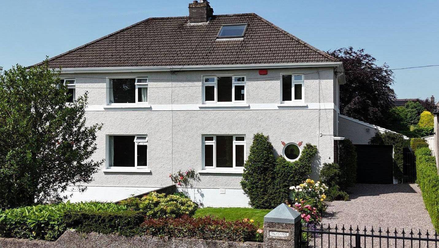 €595k Douglas home with doorstep cafes serves a delicious renovation proposition