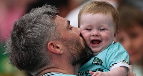 Shane Murphy with his 8 month old son Bowie after the game 27/6/2026