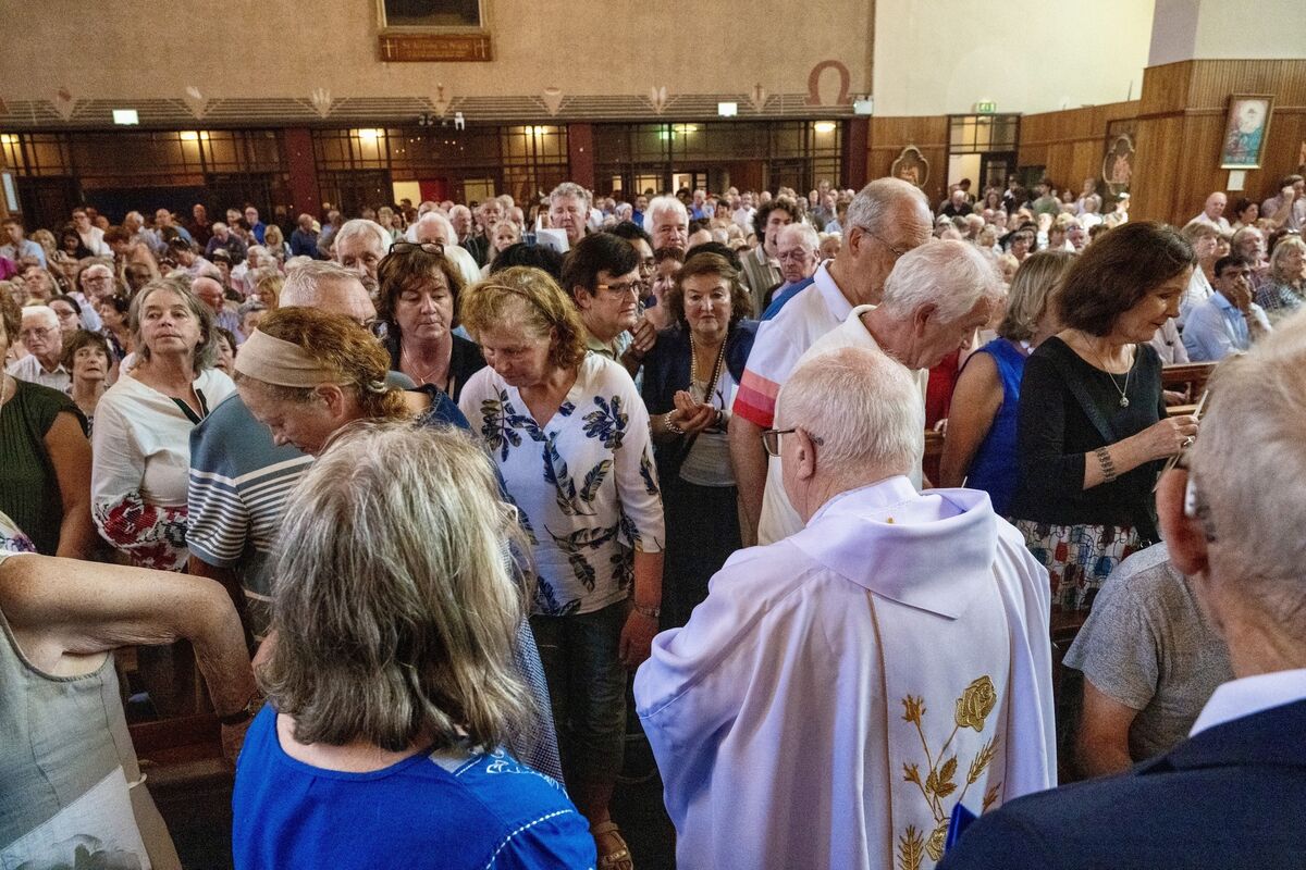 Fr Paddy O’Reilly bringing Holy Communion to members of the congregation during the final Mass at St Augustine’s Church in Cork today, Sunday. See link below. Picture: Chani Anderson Fr Paddy O’Reilly bringing Holy Communion to members of the congregation during the final Mass at St Augustine’s Church in Cork today, Sunday. See link below. Picture: Chani Anderson