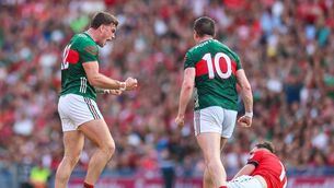 <p>CROKER READY: Mayo's Jordan Flynn and Stephen Coen celebrate Mandatory Credit ©INPHO/James Crombie</p>