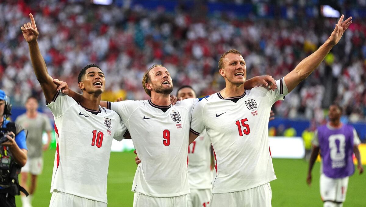 England's Jude Bellingham, Harry Kane and Dan Burn sign Wonderwall with fans following the FIFA World Cup 2026 quarter-final match at the Miami Stadium. 