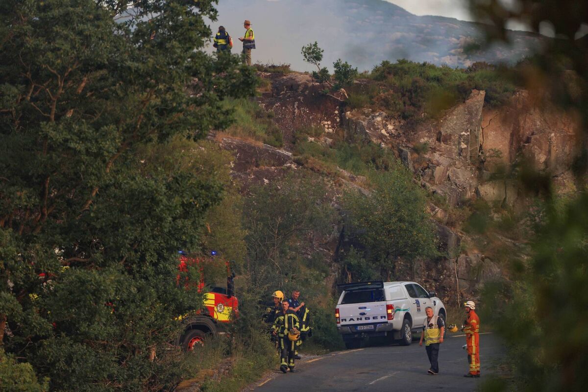 Crews on site at the Killarney National Park wildfire yesterday evening. Photo: Valerie O'Sullivan Crews on site at the Killarney National Park wildfire yesterday evening. Photo: Valerie O'Sullivan