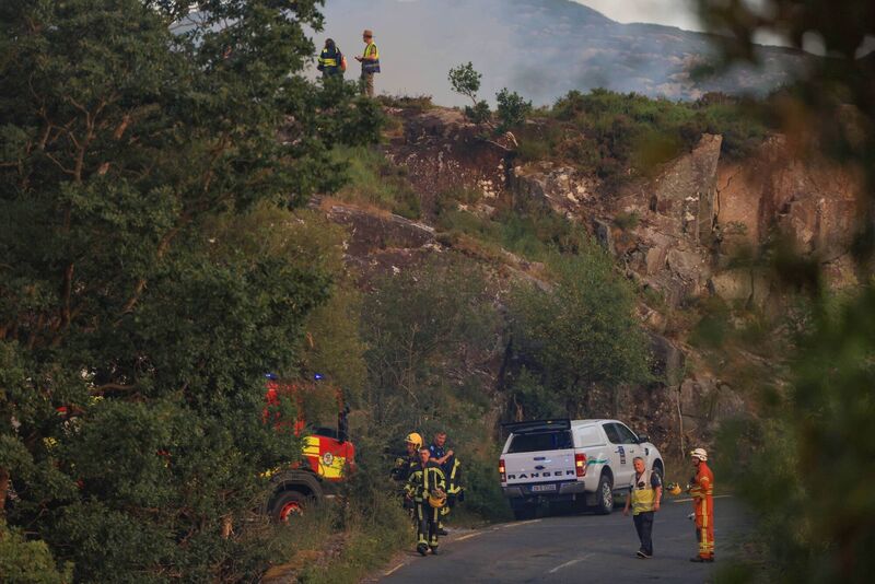 Crews on site at the Killarney National Park wildfire yesterday evening. Photo: Valerie O'Sullivan