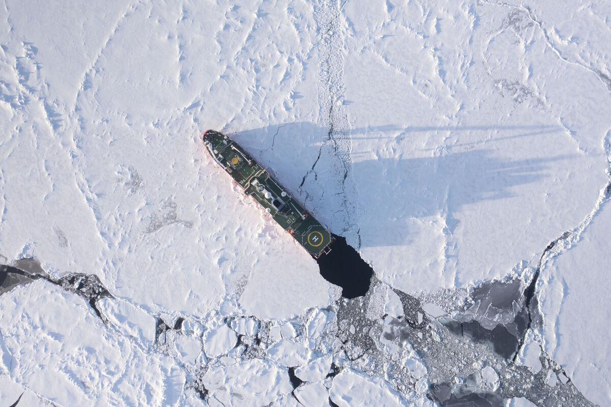 The South African polar research and logistics vessel, S.A. Agulhas II, on an expedition to find the wreck of Endurance, Ernest Shackleton's ship which has not been seen since it was crushed by the ice and sank in the Weddell Sea in 1915. Picture: James Blake/Falklands Maritime Heritage Trust/PA Wire The South African polar research and logistics vessel, S.A. Agulhas II, on an expedition to find the wreck of Endurance, Ernest Shackleton's ship which has not been seen since it was crushed by the ice and sank in the Weddell Sea in 1915. Picture: James Blake/Falklands Maritime Heritage Trust/PA Wire