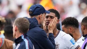<p>England manager Thomas Tuchel speaks to Jude Bellingham.</p>