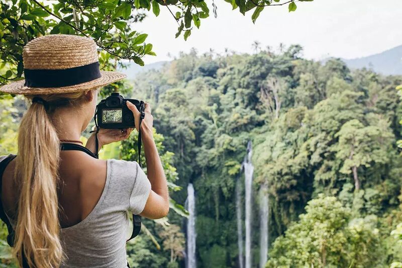 Enjoy your holidays, but don't bring home souvenirs from abroad such as plants, seeds, flowers, fruits or vegetables as they can carry pests or diseases that may not be visible to the naked eye. 