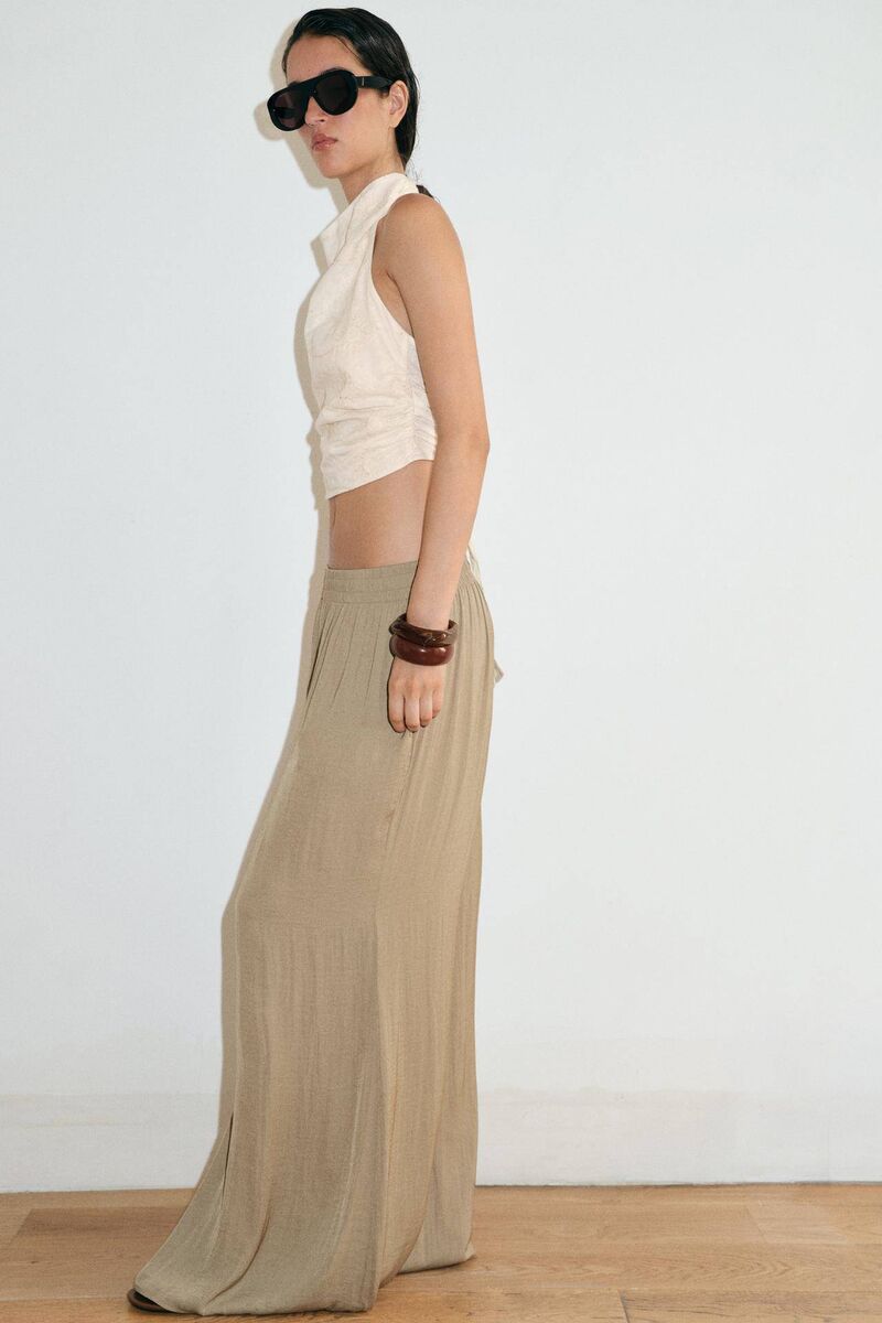 A model wearing Zara's flowy wide-leg trousers A model wearing Zara's flowy wide-leg trousers