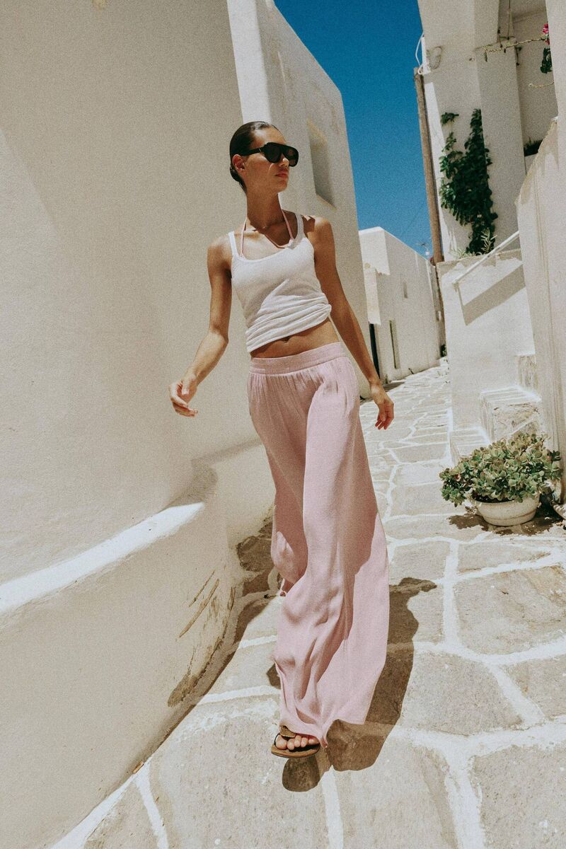 A model walks while wearing Zara's flowy wide-leg trousers A model walks while wearing Zara's flowy wide-leg trousers