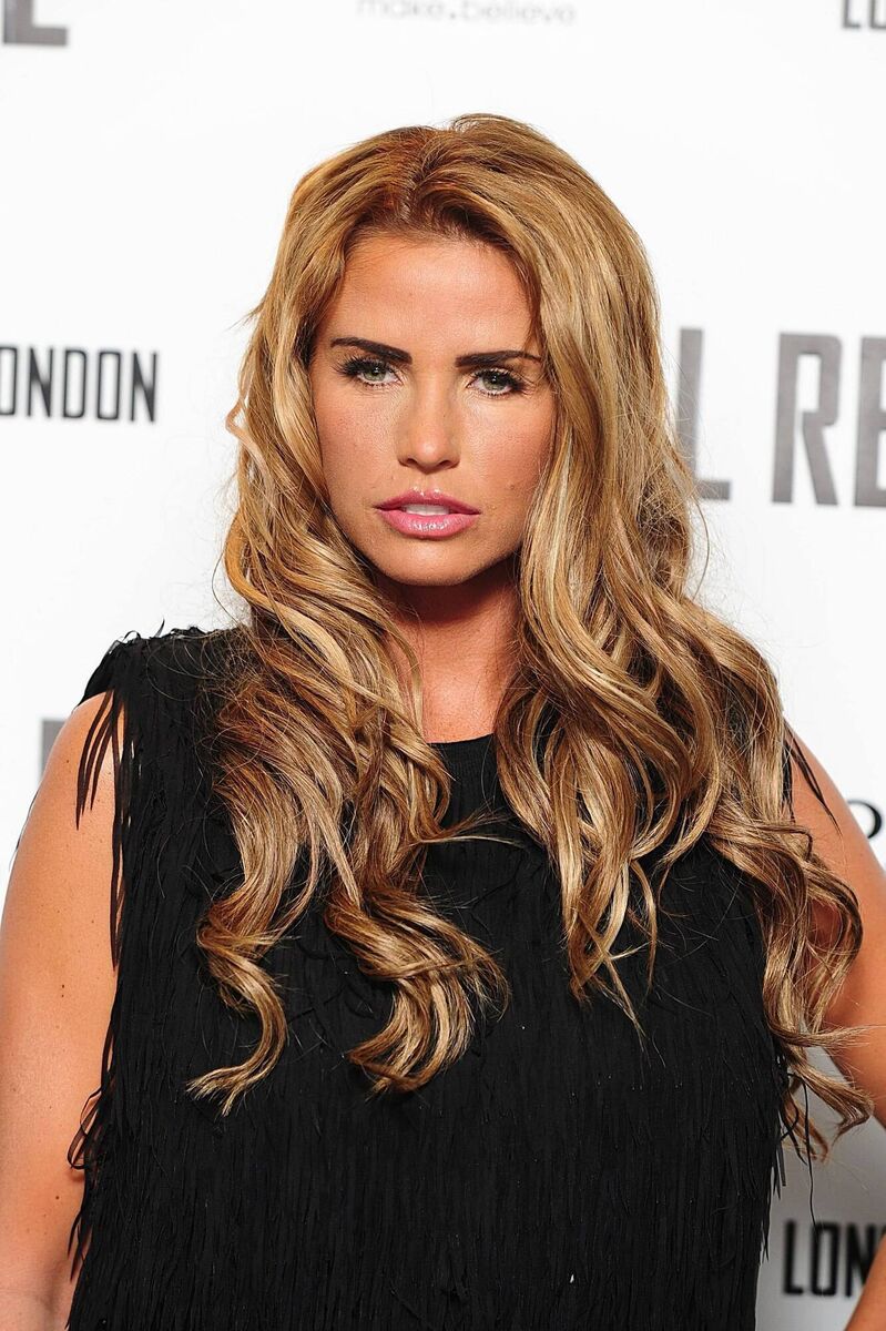 Right next door, these two Guardian writers barely acknowledge Katie Price’s stories of abuse. In their articles, they commit more time to mocking Price’s teeth than acknowledging her trauma. 