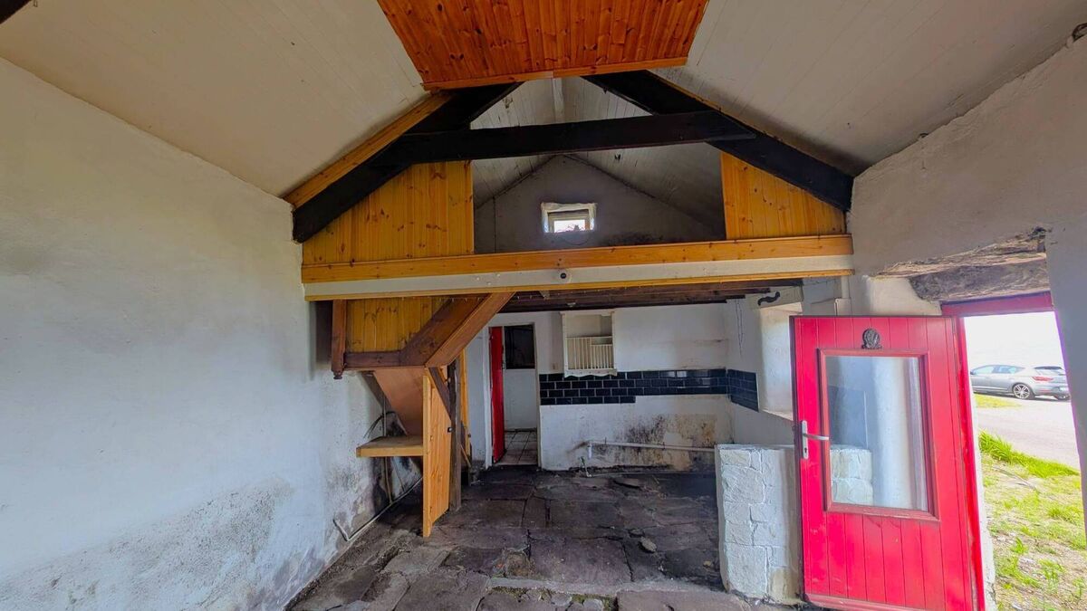 while the cottage requires extensive internal renovation (vacant property grant?), it presents a 'wonderful opportunity to restore a piece of Valentia Island’s rich heritage'. while the cottage requires extensive internal renovation (vacant property grant?), it presents a 'wonderful opportunity to restore a piece of Valentia Island’s rich heritage'.