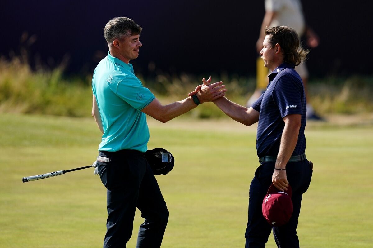 Grehan (left) and Cameron Smith shakes hands at the end of their round. Pic: Jacob King/PA