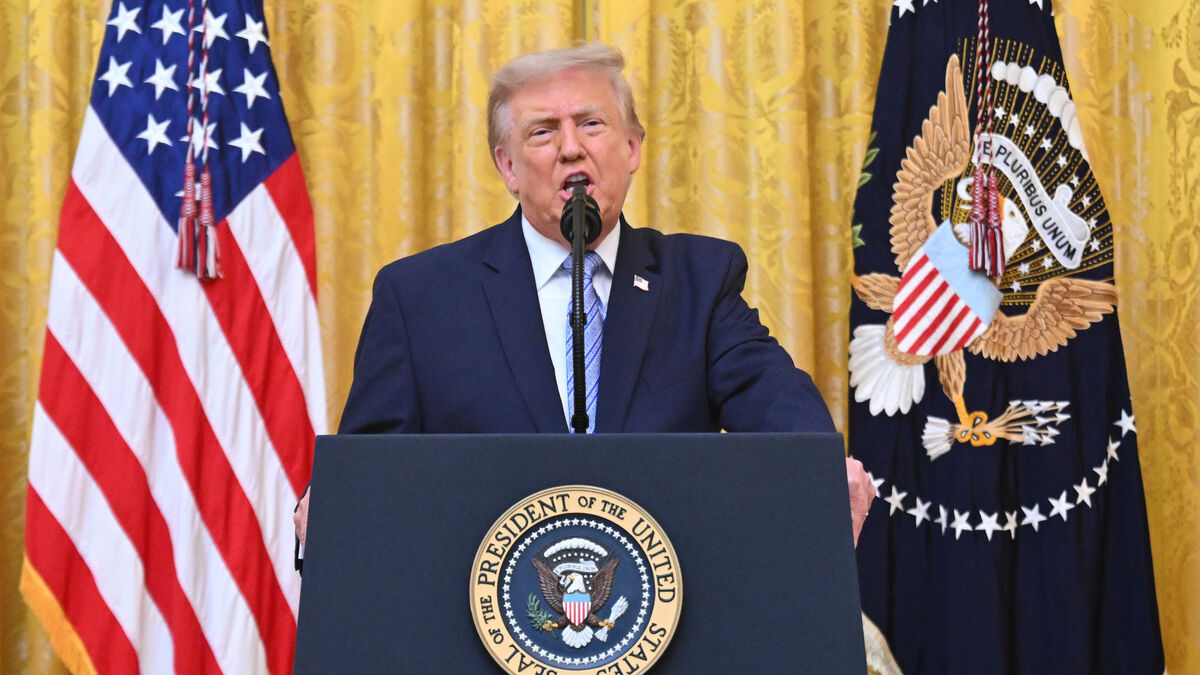 Trump revives 2020 election claims as Democrats warn over midterm interference
