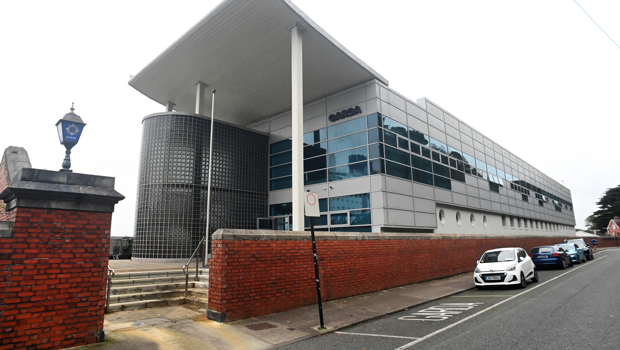 Former Cork garda injured by prisoner awarded €458,000