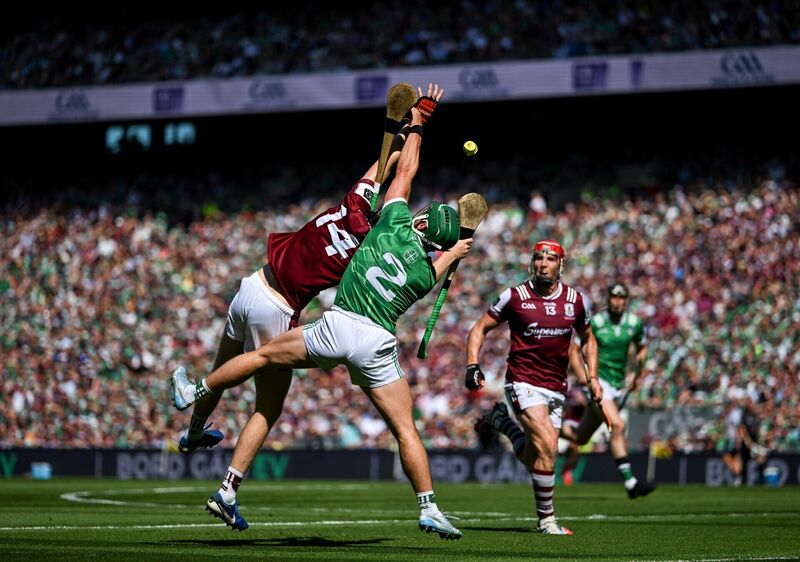 CLIMBER: Sean Finn of Limerick and Jason Rabbitte of Galway contest a high ball. Pic: Stephen McCarthy/Sportsfile CLIMBER: Sean Finn of Limerick and Jason Rabbitte of Galway contest a high ball. Pic: Stephen McCarthy/Sportsfile