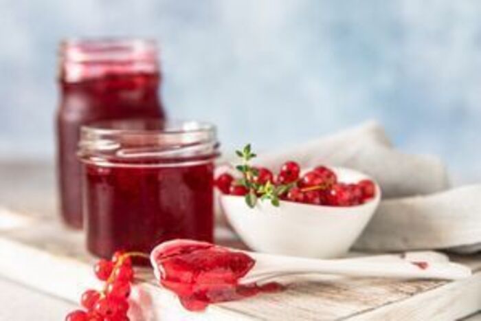 Redcurrant or white currant jelly