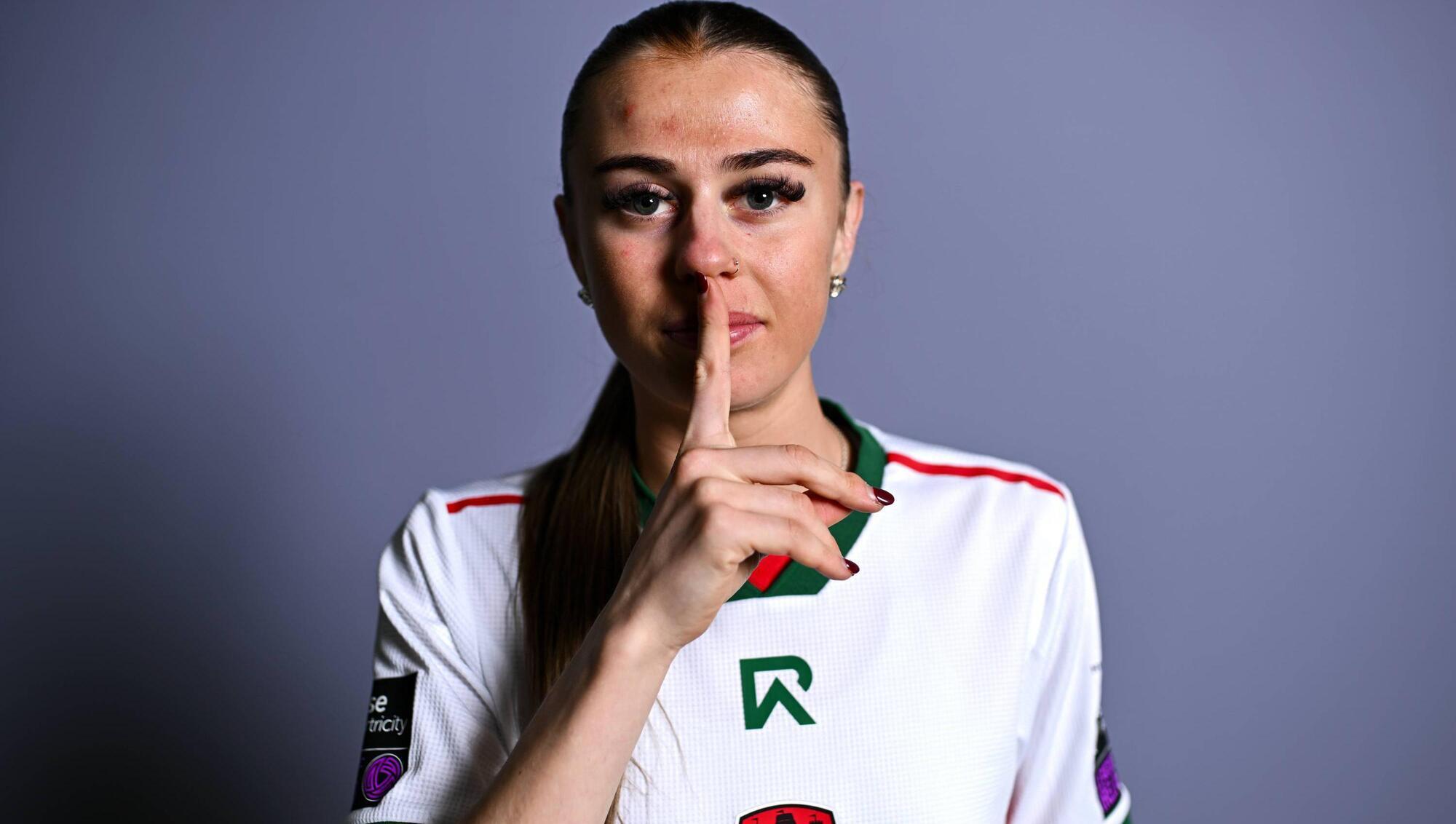 Eva Mangan becomes first ever women’s player to sign professional contract ...