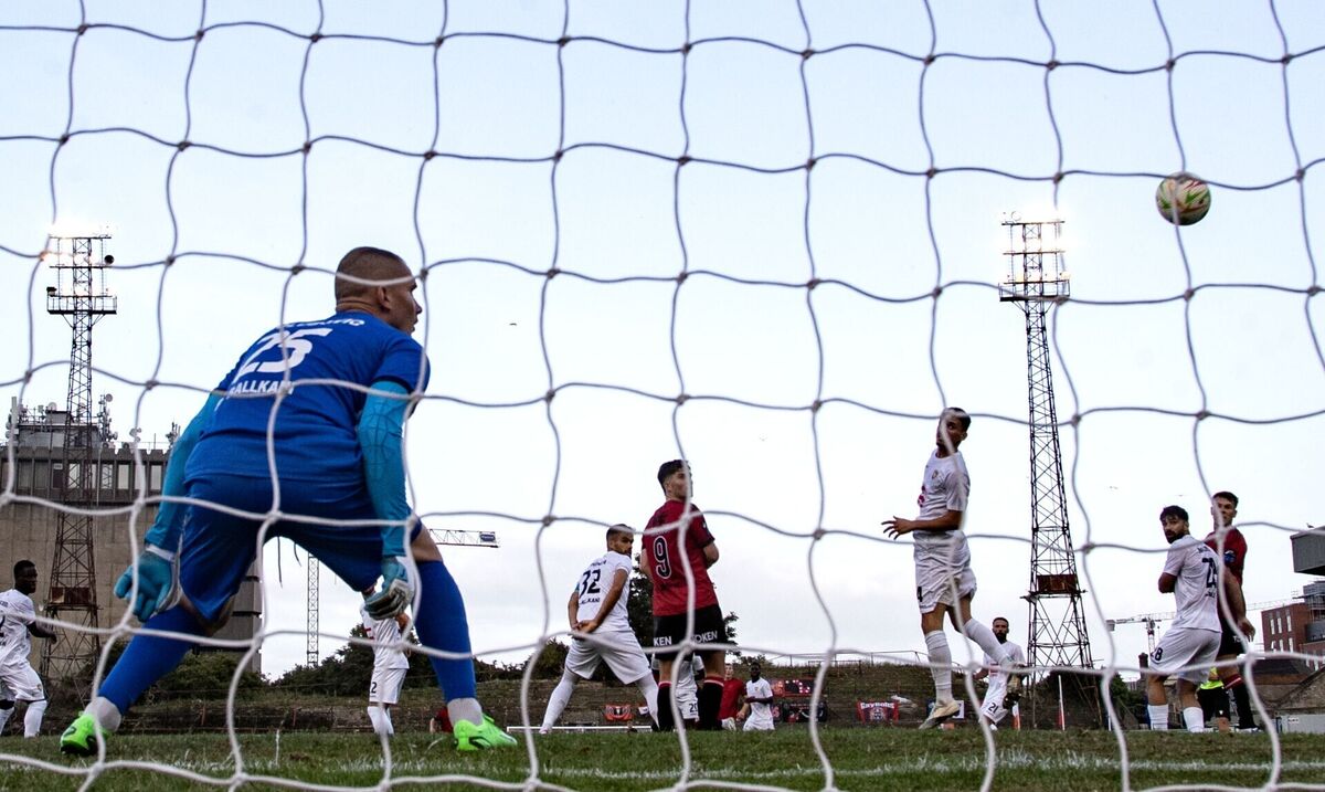 Bohemians' Ross Tierney scores his sides second goal. Pic: ©INPHO/Dan Clohessy. Bohemians' Ross Tierney scores his sides second goal. Pic: ©INPHO/Dan Clohessy.