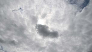 <p>Met Éireann said that while rain and drizzle will take over the next few days, temperatures will be "near or slightly above normal." File image</p> <p>Met Éireann said that while rain and drizzle will take over the next few days, temperatures will be "near or slightly above normal." File image</p>